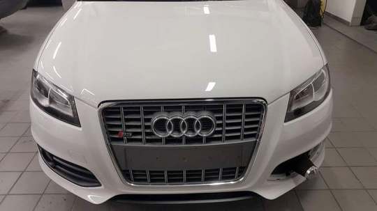Μάσκα και προβολείς του Audi S3 μετά την επισκευή