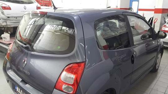 Πίσω όψη του Renault Twingo μετά την επισκευή