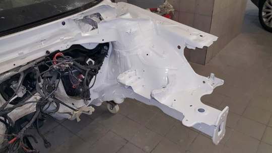 Τμήμα του εμπρός σκελετού του Audi S3, βαμμένο λευκό