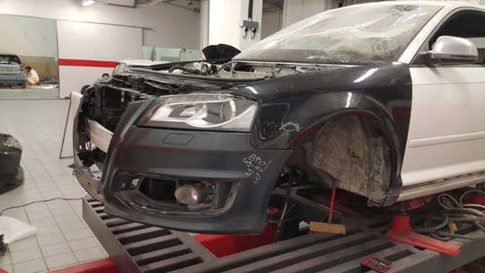 Audi S3 στην καλίμπρα με αστάρι στο εμπρός μέρος