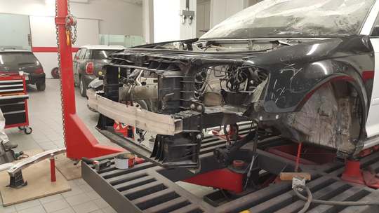 Audi S3 χωρίς εμπρός προφυλακτήρα πάνω στην καλίμπρα