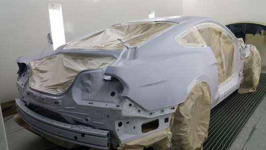 Ford Mustang με αστάρι και κάλυψη, πλάγια όψη