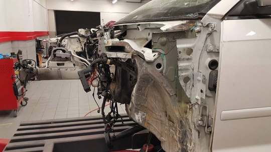 Εμπρός μέρος του Audi S3 αποσυναρμολογημένο στην καλίμπρα