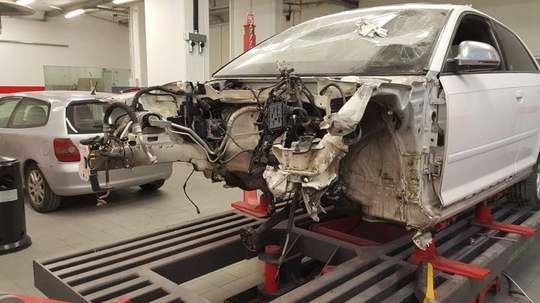 Audi S3 στην καλίμπρα με αφαιρεμένο εμπρός μέρος