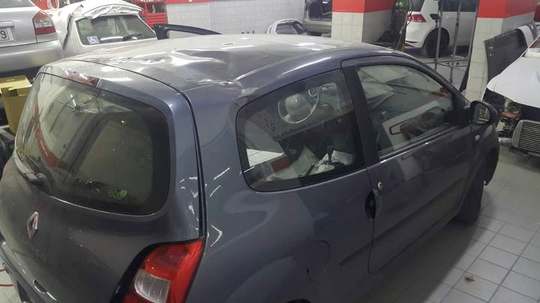 Renault Twingo, πίσω όψη στο συνεργείο